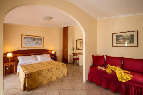 Marini Park Hotel in Castel di Leva Marini Park Hotel in Castel di Leva