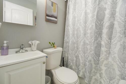 Bathroom, Bolingbrook FHS Rental - Old Stone Rd in Bolingbrook (IL) Bathroom, Bolingbrook FHS Rental - Old Stone Rd in Bolingbrook (IL)