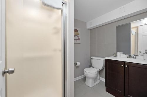 Bathroom, Arlington Heights FHS Rental in Arlington Heights (IL) Bathroom, Arlington Heights FHS Rental in Arlington Heights (IL)