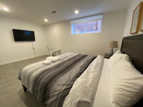 Yorkmills and Bayview !B Spacious and Stylish Private Bdr with Shared Bathroom near Yonge Street Yorkmills and Bayview !B Spacious and Stylish Private Bdr with Shared Bathroom near Yonge Street