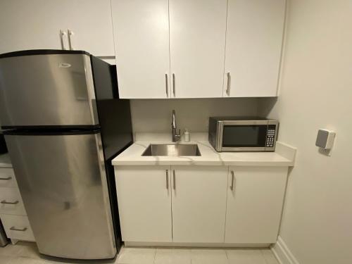 Yorkmills and Bayview !B Spacious and Stylish Private Bdr with Shared Bathroom near Yonge Street Yorkmills and Bayview !B Spacious and Stylish Private Bdr with Shared Bathroom near Yonge Street