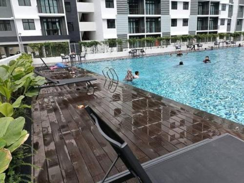 Cikgukay Desaru Homestay Apartment With Pool View WiFi & Netflix in เดซารู Cikgukay Desaru Homestay Apartment With Pool View WiFi & Netflix in เดซารู