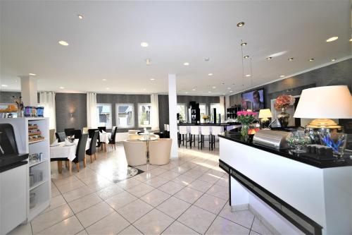 Vestíbulo, Ascot Hotel in Remscheid Vestíbulo, Ascot Hotel in Remscheid