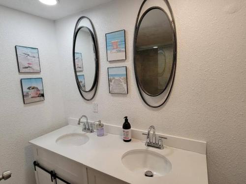 Serendipity By The Sea in Weeki Wachee (FL) Serendipity By The Sea in Weeki Wachee (FL)