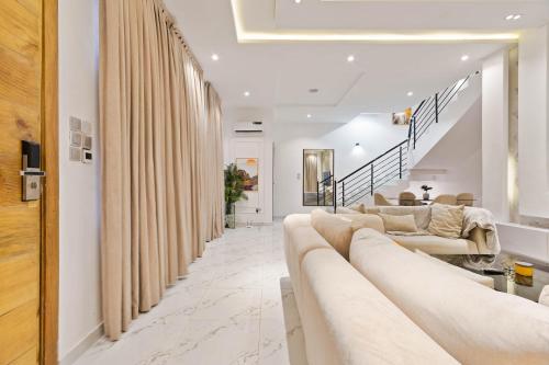 SID LUXURY SHORTLET LEKKI - Lagos with Swimming Pool, PS 5, Snooker & Table Tennis in Lekki SID LUXURY SHORTLET LEKKI - Lagos with Swimming Pool, PS 5, Snooker & Table Tennis in Lekki