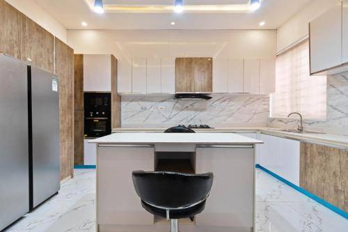 SID LUXURY SHORTLET LEKKI - Lagos with Swimming Pool, PS 5, Snooker & Table Tennis in Lekki SID LUXURY SHORTLET LEKKI - Lagos with Swimming Pool, PS 5, Snooker & Table Tennis in Lekki