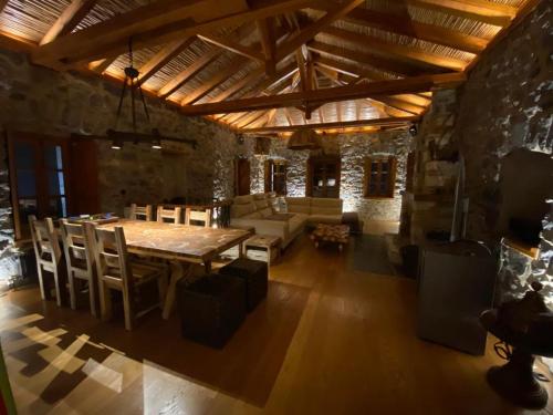 Villa Ardamis Karyes in Varvitsa Lakonias Villa Ardamis Karyes in Varvitsa Lakonias