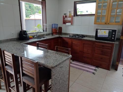 keuken, Casa roxa com piscina em condomínio (Casa roxa com piscina em condominio) in Pantanal keuken, Casa roxa com piscina em condomínio (Casa roxa com piscina em condominio) in Pantanal