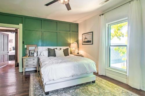 Beautifully Restored Farmhouse in Marshall! in Marshall (IL) Beautifully Restored Farmhouse in Marshall! in Marshall (IL)