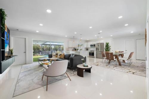 Facilities, Stunning 5BR Heated Pool, Beach Access & Games L06 in West Perrine Facilities, Stunning 5BR Heated Pool, Beach Access & Games L06 in West Perrine