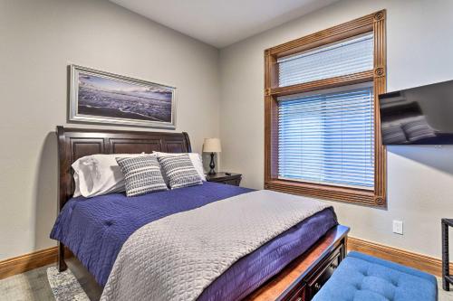 Less Than 1 Mi to St Josephs Denver Townhome!