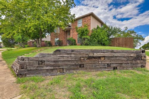 Charming Family Home about 16 Mi to Dtwn Dallas! in Cedar Hill Charming Family Home about 16 Mi to Dtwn Dallas! in Cedar Hill