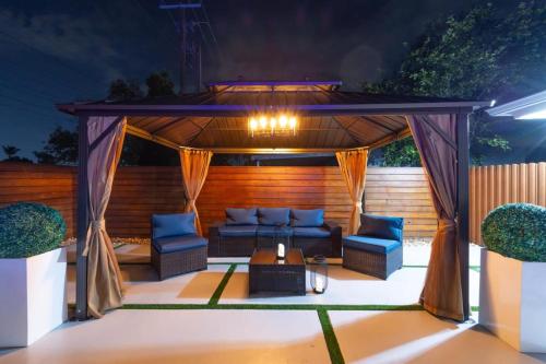 NO Miami Family Home 5BR Heated Pool & Jacuzzi in Tamiami NO Miami Family Home 5BR Heated Pool & Jacuzzi in Tamiami