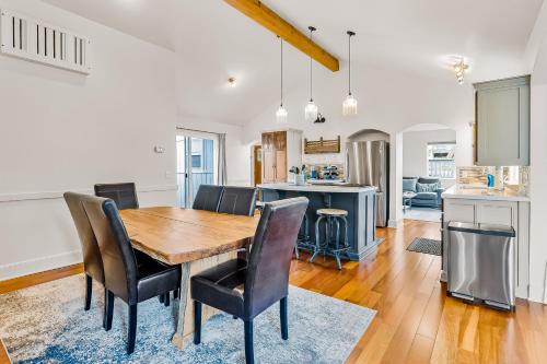 Jewel by the Sea in Cambria Jewel by the Sea in Cambria