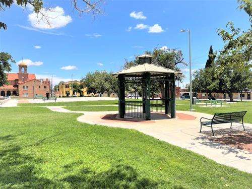 Közeli látványosságok, Close to All, Restful Duplex A in Downtown, UTEP, Hospitals in El Paso (Texas) Közeli látványosságok, Close to All, Restful Duplex A in Downtown, UTEP, Hospitals in El Paso (Texas)