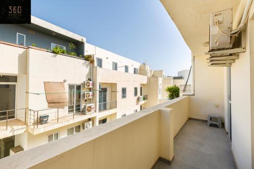 Μπαλκόνι/βεράντα, Sunny & beautiful views, Amazing Design & Terrace by 360 Estates in Attard Μπαλκόνι/βεράντα, Sunny & beautiful views, Amazing Design & Terrace by 360 Estates in Attard