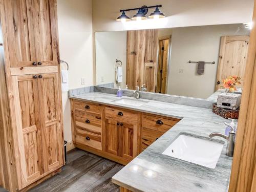 New! Beautiful, Spacious Modern Home on a Large Acreage - Peaks & Prairies Retreat in Hartsel (CO) New! Beautiful, Spacious Modern Home on a Large Acreage - Peaks & Prairies Retreat in Hartsel (CO)