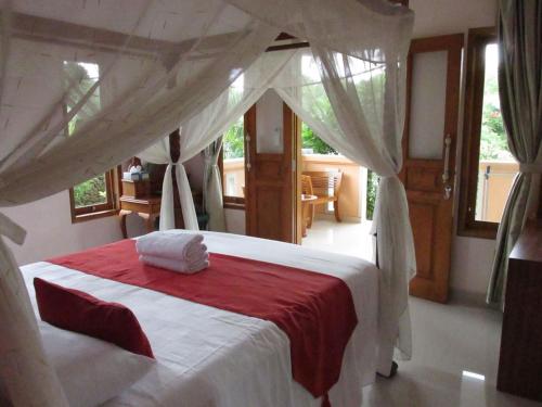 This photo about Poinciana Resort shared on HyHotel.com