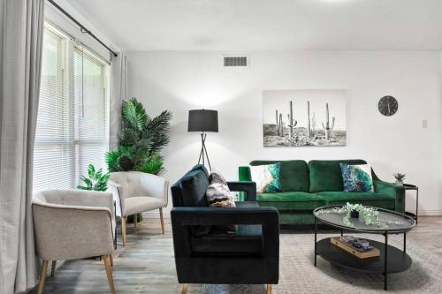 Hidden Modern Gem/Mins to downtown W/ Gameroom in Cedar Crest Hidden Modern Gem/Mins to downtown W/ Gameroom in Cedar Crest