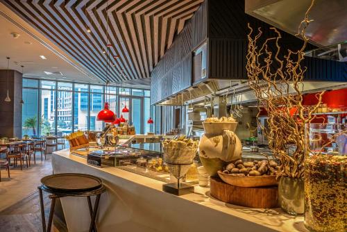 Food and beverages, InterContinental Dubai Marina By IHG in Dubai Marina Food and beverages, InterContinental Dubai Marina By IHG in Dubai Marina