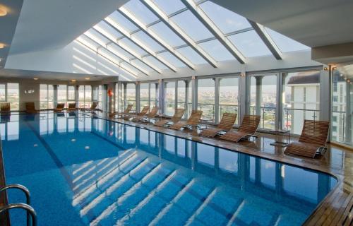 Kolam renang, WOW Istanbul Hotel in Bakirkoy Kolam renang, WOW Istanbul Hotel in Bakirkoy
