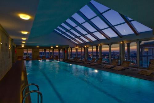 Kolam renang, WOW Istanbul Hotel in Bakirkoy Kolam renang, WOW Istanbul Hotel in Bakirkoy