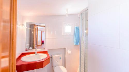 Fürdőszoba, Almenara Los Corrales by Ruralidays in Los Corrales Fürdőszoba, Almenara Los Corrales by Ruralidays in Los Corrales