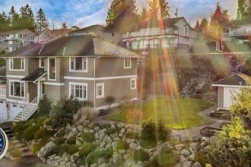 Pogled, Curt and Candice Jensen Hot Tub Cowichan Bay Ocean View, Games Room and Sauna in Cowichan Bay (BC) Pogled, Curt and Candice Jensen Hot Tub Cowichan Bay Ocean View, Games Room and Sauna in Cowichan Bay (BC)