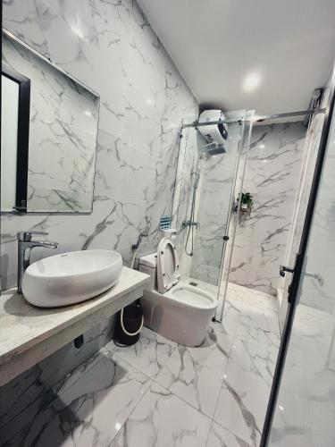 Bathroom, DT Hotel Hai Phong in Thuong Ly/Quan Toan Bathroom, DT Hotel Hai Phong in Thuong Ly/Quan Toan
