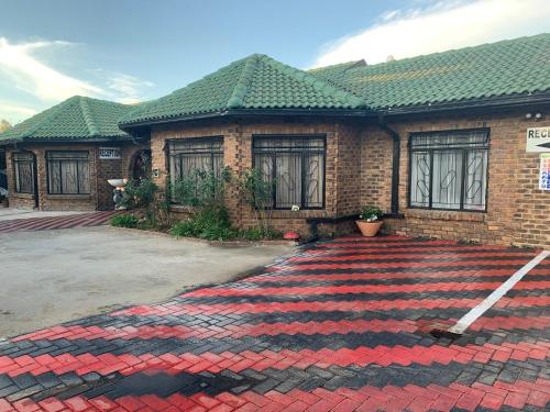 Näkymä ulkoa, Sikhula Sonke Guest House in Bronkhorstspruit Näkymä ulkoa, Sikhula Sonke Guest House in Bronkhorstspruit