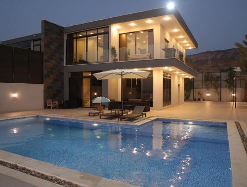 Follow Sea Villa in Sowayma Follow Sea Villa in Sowayma