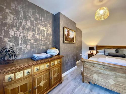 House 1905 - Self Catering Serviced Apartment in Еймсбері House 1905 - Self Catering Serviced Apartment in Еймсбері