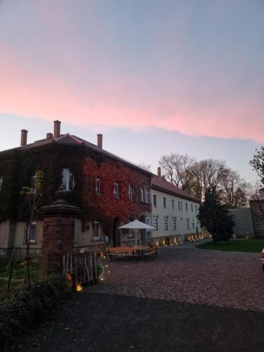 Exterior view, Zeitreise: Wohnen im Herrenhaus genau zw. L u. DD in Ostrau Exterior view, Zeitreise: Wohnen im Herrenhaus genau zw. L u. DD in Ostrau
