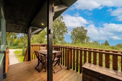 شرفة/ تراس, Ancarraig Lodges in Drumnadrochit Town Center شرفة/ تراس, Ancarraig Lodges in Drumnadrochit Town Center