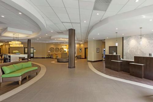 Αίθουσα υποδοχής, Best Western Plus Leamington Hotel & Conference Centre in Λέμινγκτον(Οντάριο) Αίθουσα υποδοχής, Best Western Plus Leamington Hotel & Conference Centre in Λέμινγκτον(Οντάριο)