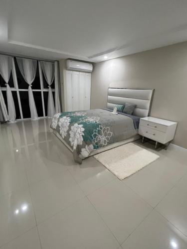 Large Luxurious Beach Front 1 Bedroom at Bayfront Villa in Portmore Large Luxurious Beach Front 1 Bedroom at Bayfront Villa in Portmore