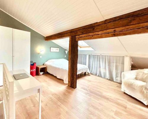 Les Puits Clos : magnifique T2 sous les toits