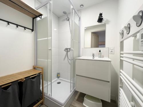 Bathroom, Le Moretain - 400m gare - Jardin - centre ville in Veneux-les-Sablons Bathroom, Le Moretain - 400m gare - Jardin - centre ville in Veneux-les-Sablons