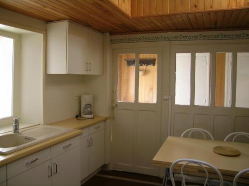 Gîte Huriel, 4 pièces, 5 personnes - FR-1-489-27 (Gite Independant avec Cour Close, WiFi et Chauffage Compris – Proche Montlucon et Neris-les-Bains - ) in Huriel Gîte Huriel, 4 pièces, 5 personnes - FR-1-489-27 (Gite Independant avec Cour Close, WiFi et Chauffage Compris – Proche Montlucon et Neris-les-Bains - ) in Huriel