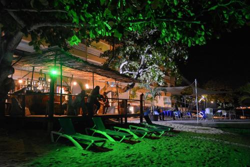 Pub/Lounge, Sand and Tan Beach Hotel in Ocho Rios Pub/Lounge, Sand and Tan Beach Hotel in Ocho Rios