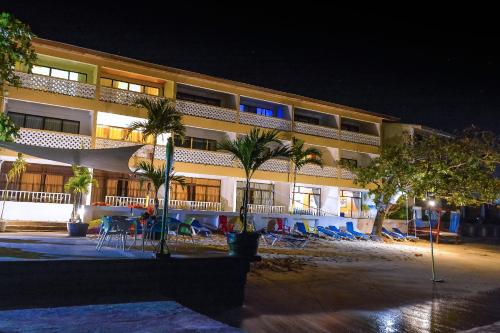 Vista Exterior, Sand and Tan Beach Hotel in Ocho Rios Vista Exterior, Sand and Tan Beach Hotel in Ocho Rios