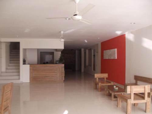 로비, L 바조 호텔 코모도 (L Bajo Hotel Komodo) in 고론 탈로 로비, L 바조 호텔 코모도 (L Bajo Hotel Komodo) in 고론 탈로