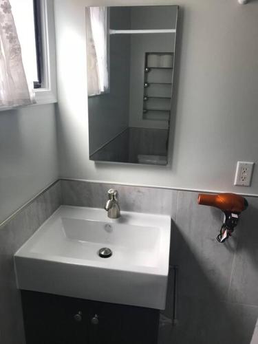 Bathroom, Private Studio & 2 bedroom house in quiet neighborhood near San Francisco & SFO in Sunset District Bathroom, Private Studio & 2 bedroom house in quiet neighborhood near San Francisco & SFO in Sunset District