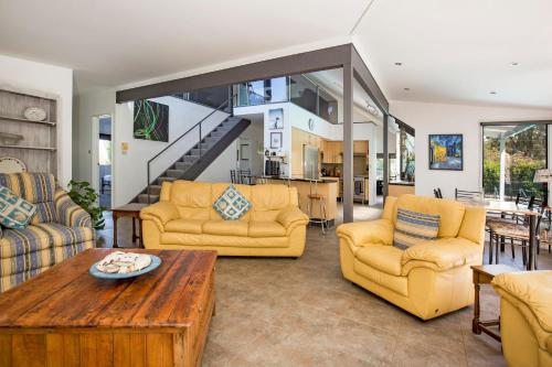 Grey Gables - Pet Friendly with Fireplace, Pool, Spa & Sauna in Callala Bay Grey Gables - Pet Friendly with Fireplace, Pool, Spa & Sauna in Callala Bay
