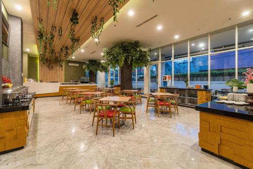 レストラン, Ascent Hotel & Cafe Malang in マラン レストラン, Ascent Hotel & Cafe Malang in マラン