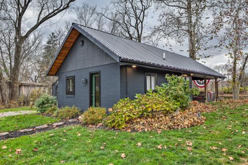 Riverfront Zanesville Getaway with Private Bar! in 德累斯頓 (OH) Riverfront Zanesville Getaway with Private Bar! in 德累斯頓 (OH)