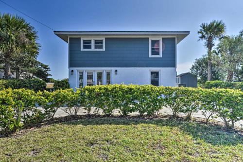 Beachfront Florida Getaway with Furnished Deck!