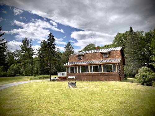 Buitenkant, HGTV Log Cabin near Lake Willoughby, Burke, Jaypeak ang Kingdom Trails in Westmore Buitenkant, HGTV Log Cabin near Lake Willoughby, Burke, Jaypeak ang Kingdom Trails in Westmore