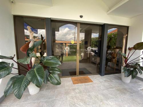 Lobby, Berlor Airport Inn in Alajuela Lobby, Berlor Airport Inn in Alajuela
