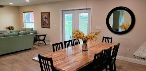 Facilities, Little Ridge Ranch-East House Quiet Country Getaway-Pet Friendly! in Micanopy (FL) Facilities, Little Ridge Ranch-East House Quiet Country Getaway-Pet Friendly! in Micanopy (FL)
